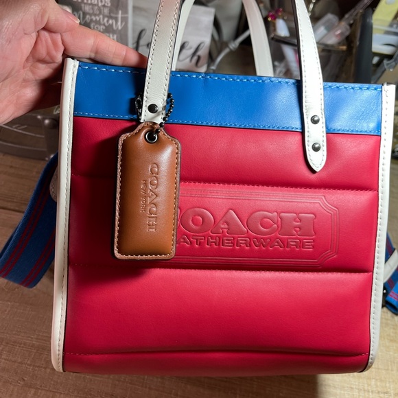Coach Field Tote 22 With Colorblock Quilting And Coach Badge - Picture 13 of 16
